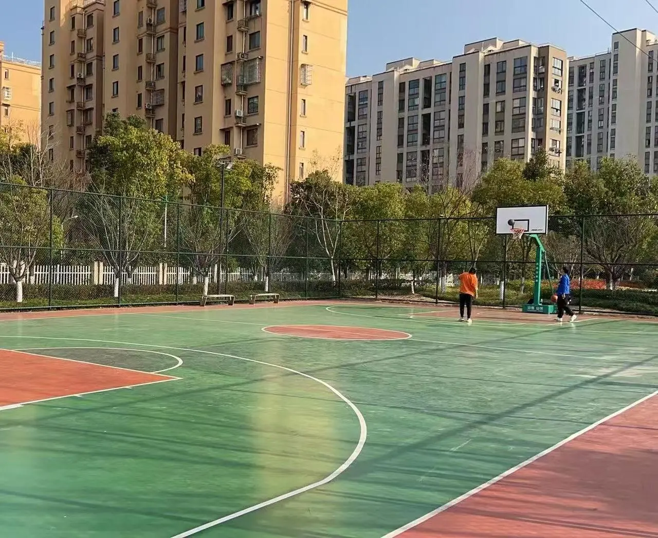 身趋势, 等一批设施, 模式