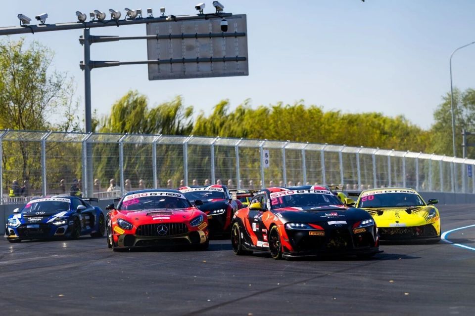 下一站, 紧贴赛道的 下一站, 紧贴赛道的