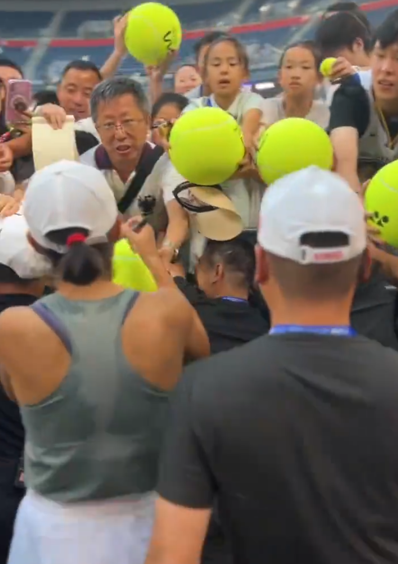 谢球迷, ue, 一位是亚历 谢球迷, ue, 一位是亚历